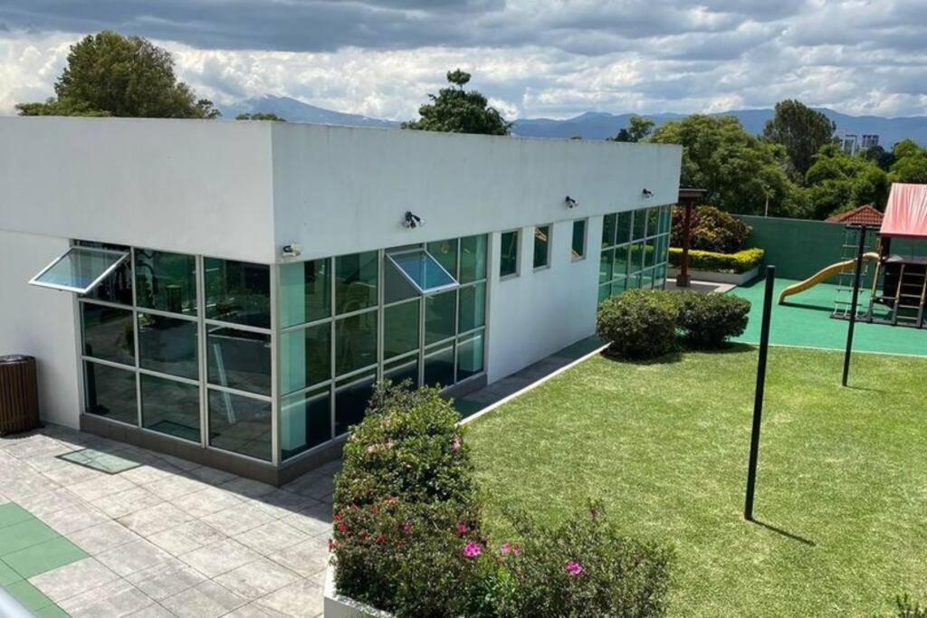 2 Rooms, 1 King Size Bed, 64" Smart Hdtv Guatemala City Exterior photo
