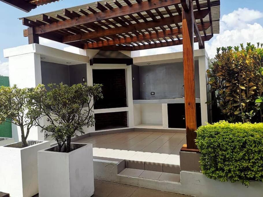2 Rooms, 1 King Size Bed, 64" Smart Hdtv Guatemala City Exterior photo