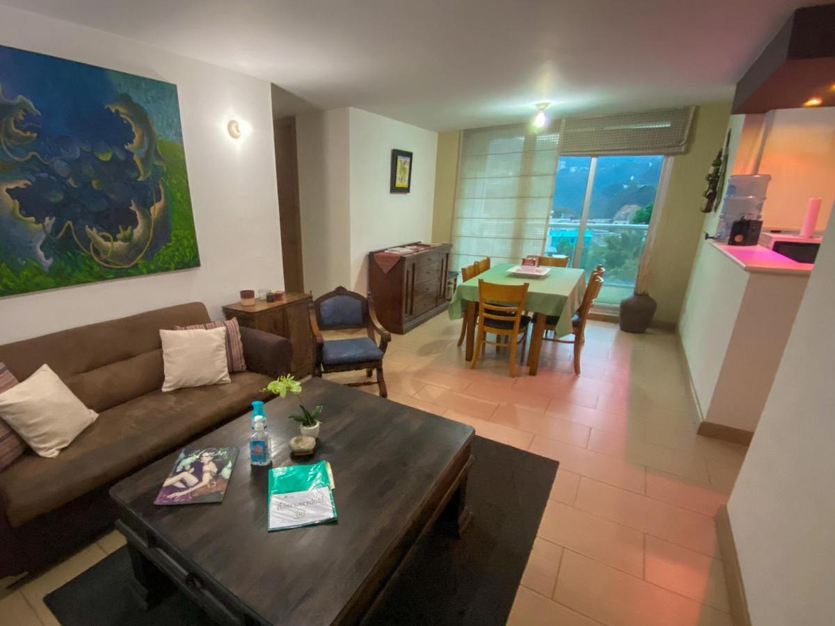 2 Rooms, 1 King Size Bed, 64" Smart Hdtv Guatemala City Exterior photo