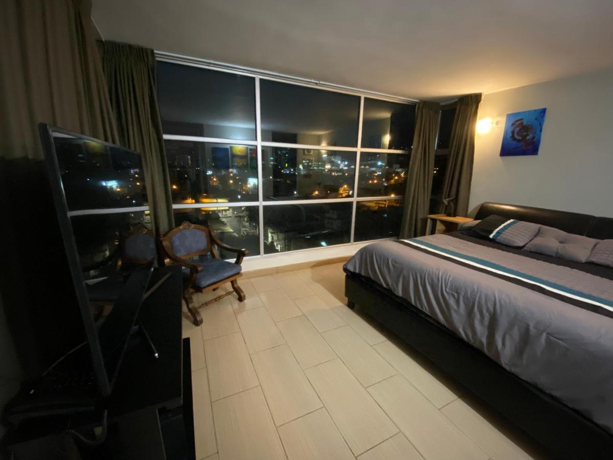 2 Rooms, 1 King Size Bed, 64" Smart Hdtv Guatemala City Exterior photo