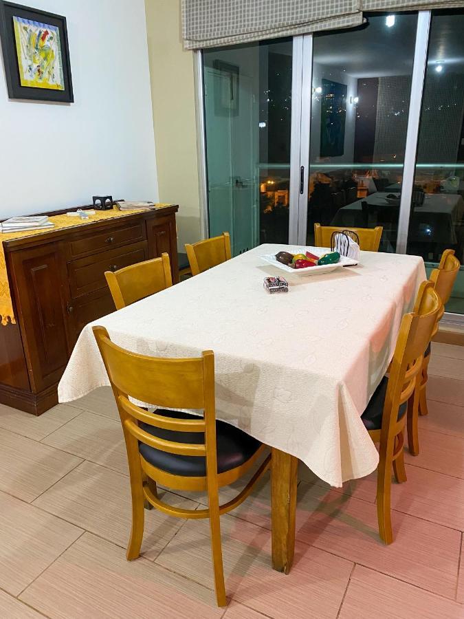 2 Rooms, 1 King Size Bed, 64" Smart Hdtv Guatemala City Exterior photo