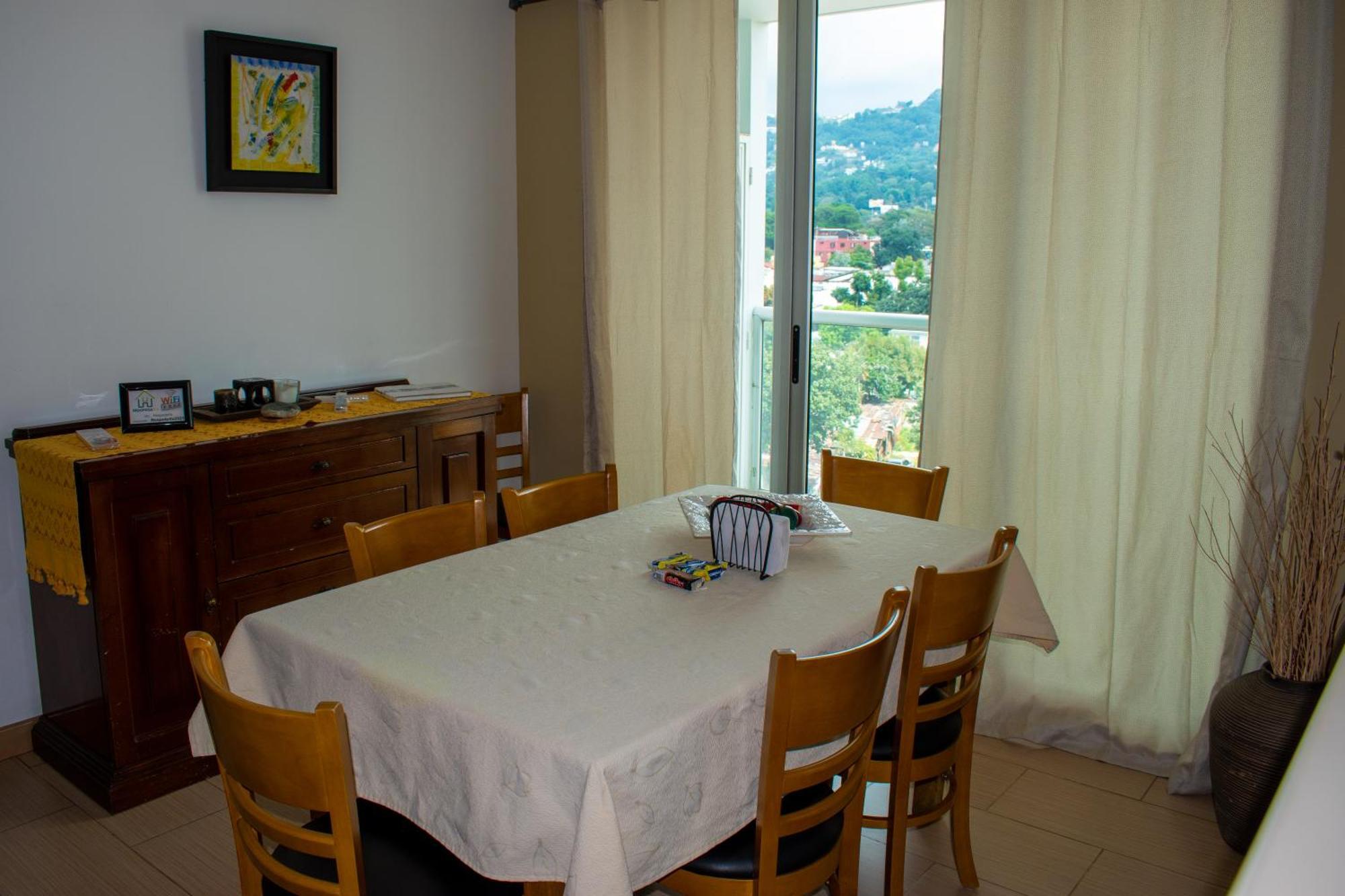 2 Rooms, 1 King Size Bed, 64" Smart Hdtv Guatemala City Exterior photo